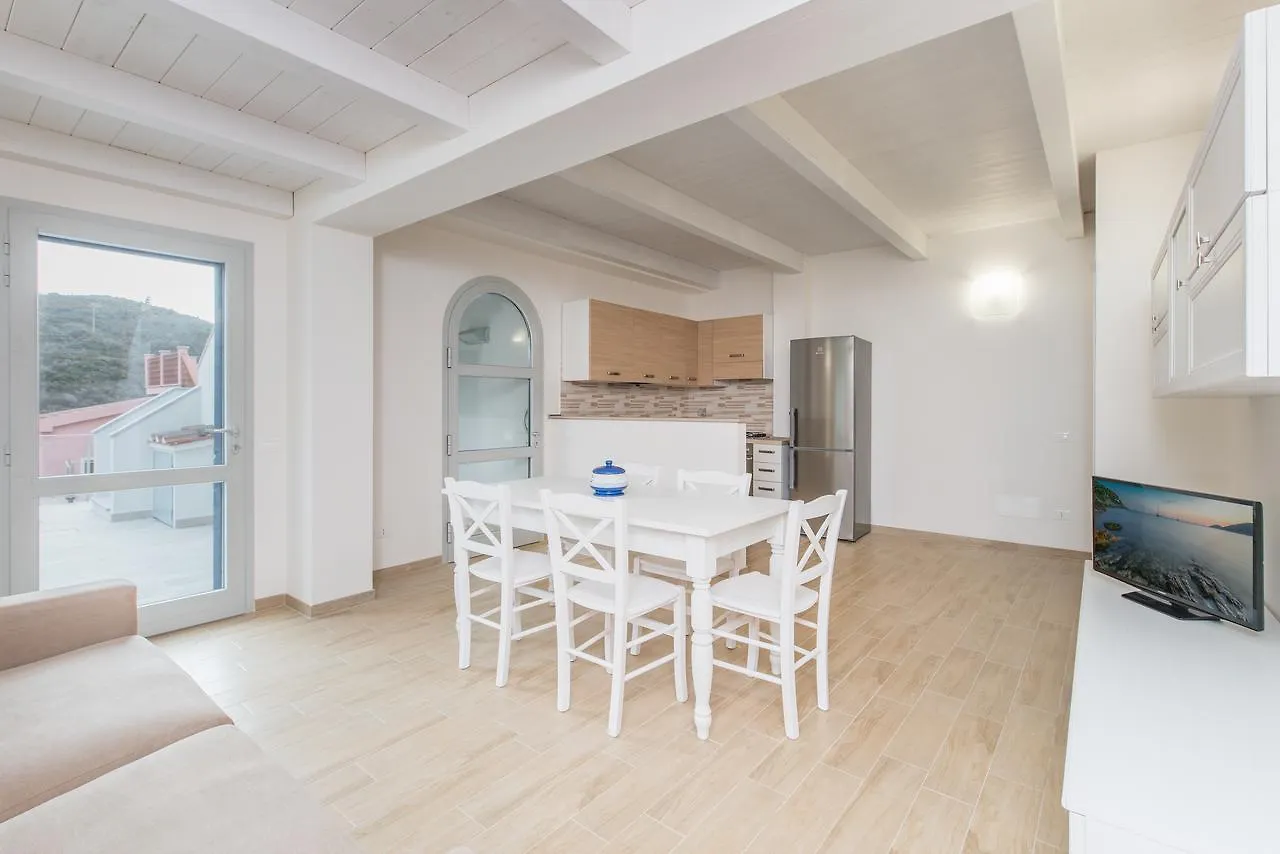 Appartamento Costa Del Sole Pomonte Apartment
